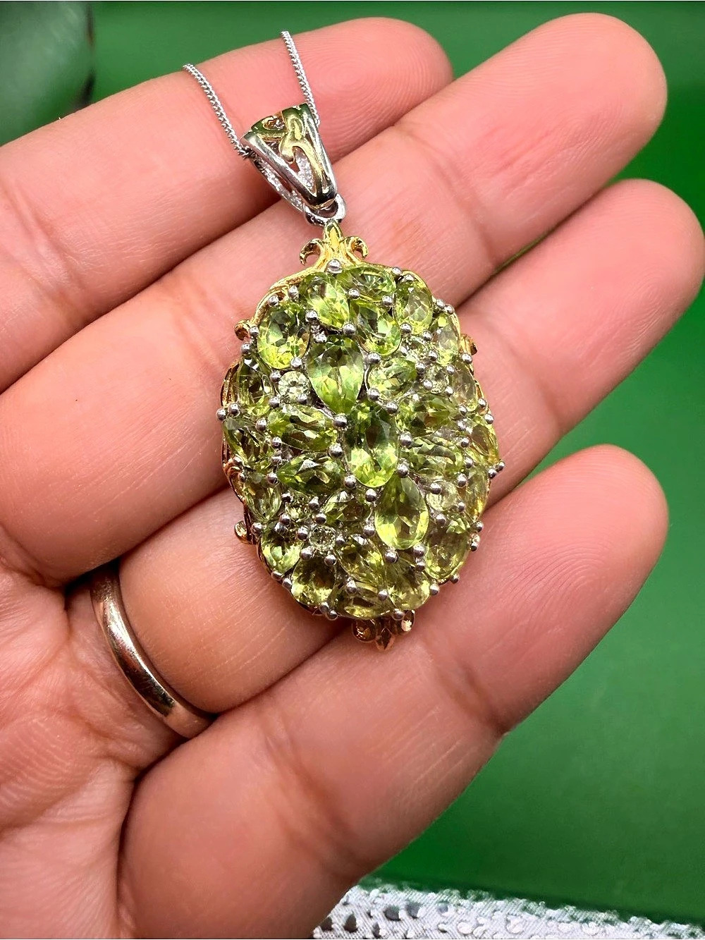 925 Sterling Silver Peridot Pendant & 20” Chain
